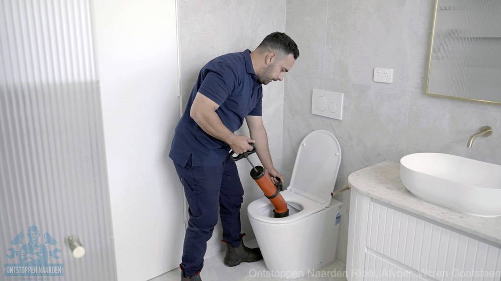 verstopping toilet naarden