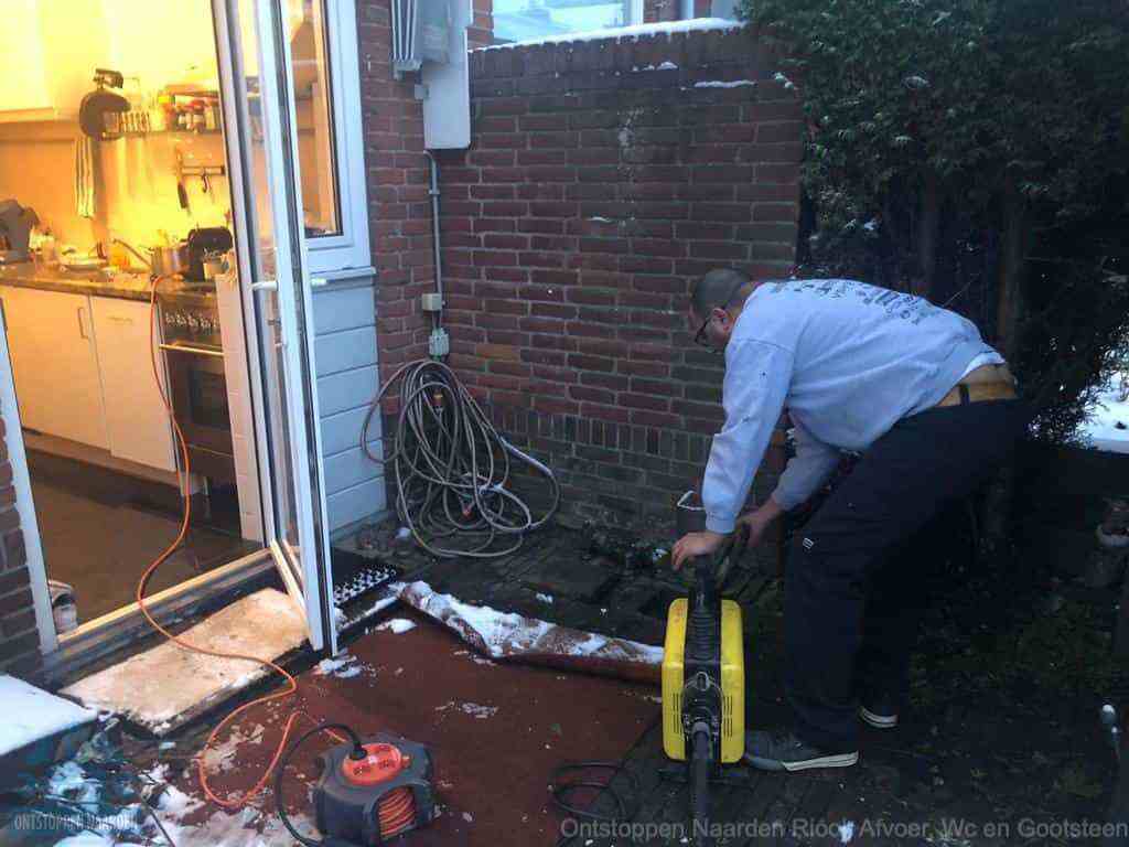 WC verstopt Naarden